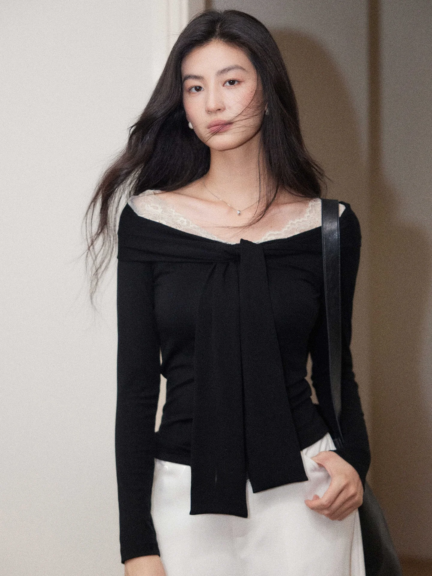 Elegant Black Lace Knitted T-shirt Women's Shoulder Bared One-Shoulder Top High Quality Combed Cotton Polyester Spandex
Elegant Black Lace Knitted T-shirt Women's Shoulder Bared One-Shoulder Top High Quality Combed Cotton Polyester Spandex