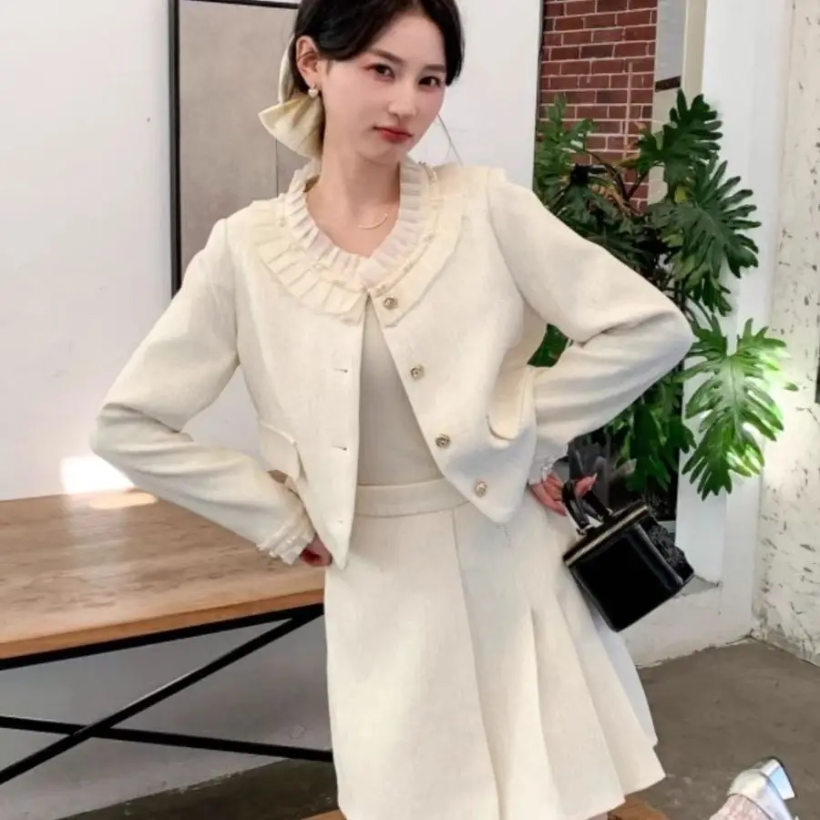 Chic Style Lace Patchwork Suit for Women 2024 Early Spring New Blazer Short Jacket + Pleated Skirt Two-Piece Set High Quality
Chic Style Lace Patchwork Suit for Women 2024 Early Spring New Blazer Short Jacket + Pleated Skirt Two-Piece Set High Quality