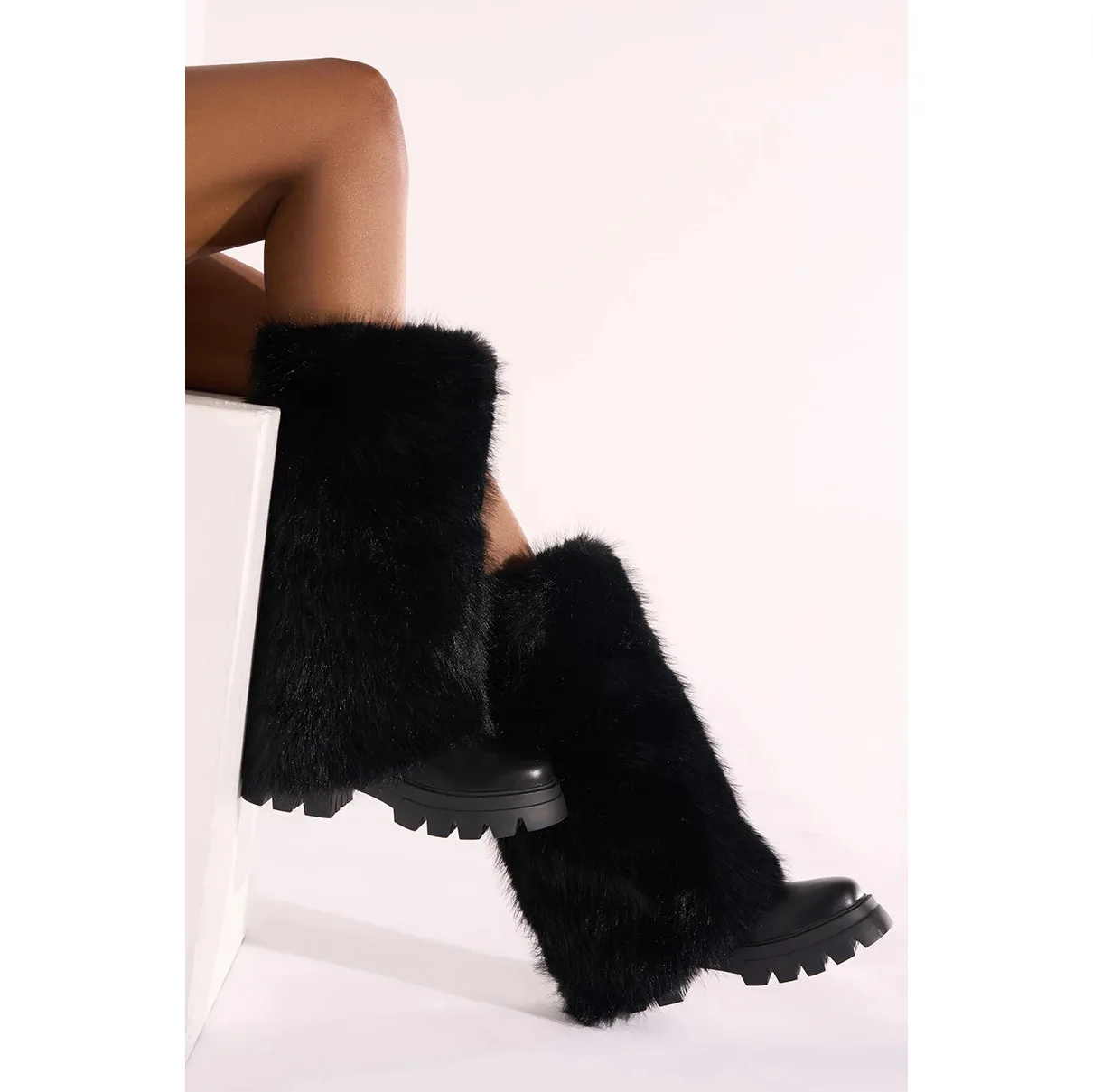 Rhinestone Fur Crystal Suede Knee High Boots Women Leather Black Round Toe Flats Snow Boots Design Lady Warm Shoes Over The Knee
Rhinestone Fur Crystal Suede Knee High Boots Women Leather Black Round Toe Flats Snow Boots Design Lady Warm Shoes Over The Knee