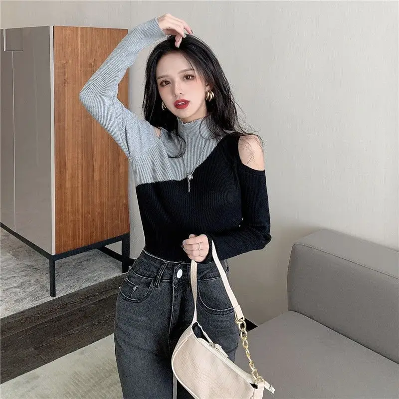 Новый вязаный свитер с полувысоким воротником и длинными рукавами с открытыми плечами контрастных цветов, тонкий короткий базовый топ, женский модный тренд
Новый вязаный свитер с полувысоким воротником и длинными рукавами с открытыми плечами контрастных цветов, тонкий короткий базовый топ, женский модный тренд