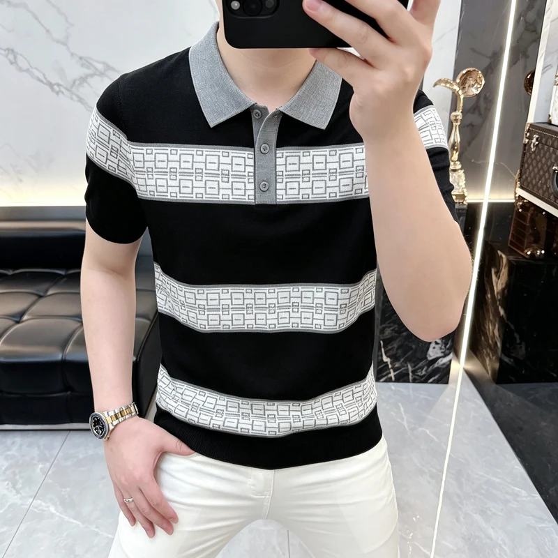 2026 Summer Men's Luxury Casual Repeating Pattern Patched Short-Sleeved Business Casual Polo Shirt in Contrasting Colors with Bl
2026 Summer Men's Luxury Casual Repeating Pattern Patched Short-Sleeved Business Casual Polo Shirt in Contrasting Colors with Bl