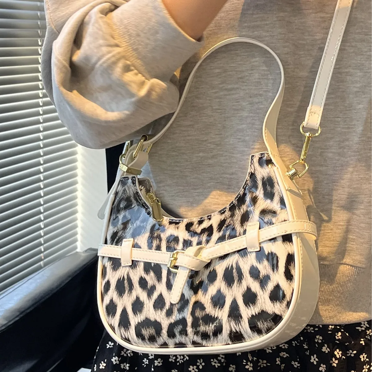 2025 SS Korean Leopard Print Moon Bag Women, Trendy Chic Underarm Shoulder Crossbody Purse, Unique Commute Handbag
2025 SS Korean Leopard Print Moon Bag Women, Trendy Chic Underarm Shoulder Crossbody Purse, Unique Commute Handbag