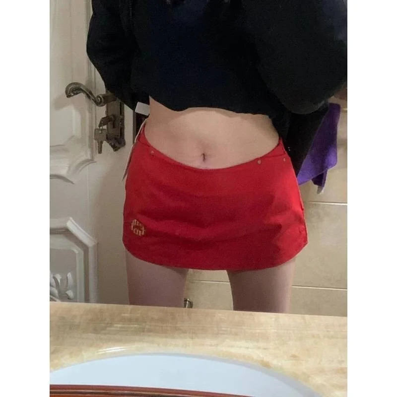Сексуальная красная юбка трапециевидной формы, облегающая длина, летняя новая ультра-короткая юбка с вышивкой, удлинение ног для модных девушек
Сексуальная красная юбка трапециевидной формы, облегающая длина, летняя новая ультра-короткая юбка с вышивкой, удлинение ног для модных девушек