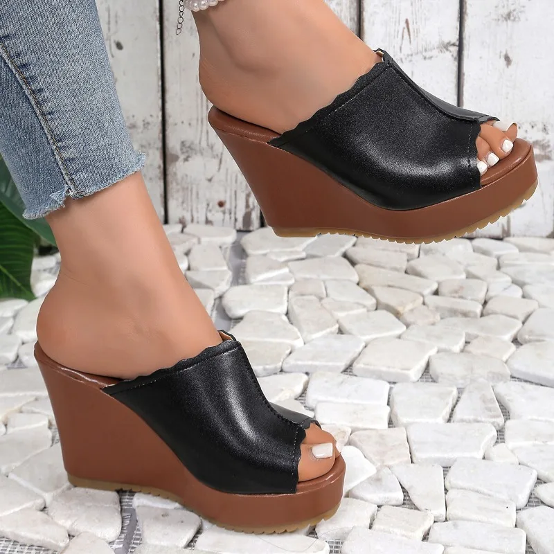 2025 Women's Casual Comfortable Summer New Slope Heel Thick-Sole Leather Waterproof High Heel Fish Mouth Beach Slippers Sandals 
2025 Women's Casual Comfortable Summer New Slope Heel Thick-Sole Leather Waterproof High Heel Fish Mouth Beach Slippers Sandals