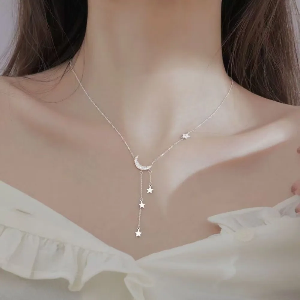 Ожерелье с луной, женская кисточка, кулон со звездой, дизайн, усовершенствованный светильник, роскошные простые темпераментные новые ювелирные изделия
Ожерелье с луной, женская кисточка, кулон со звездой, дизайн, усовершенствованный светильник, роскошные простые темпераментные новые ювелирные изделия