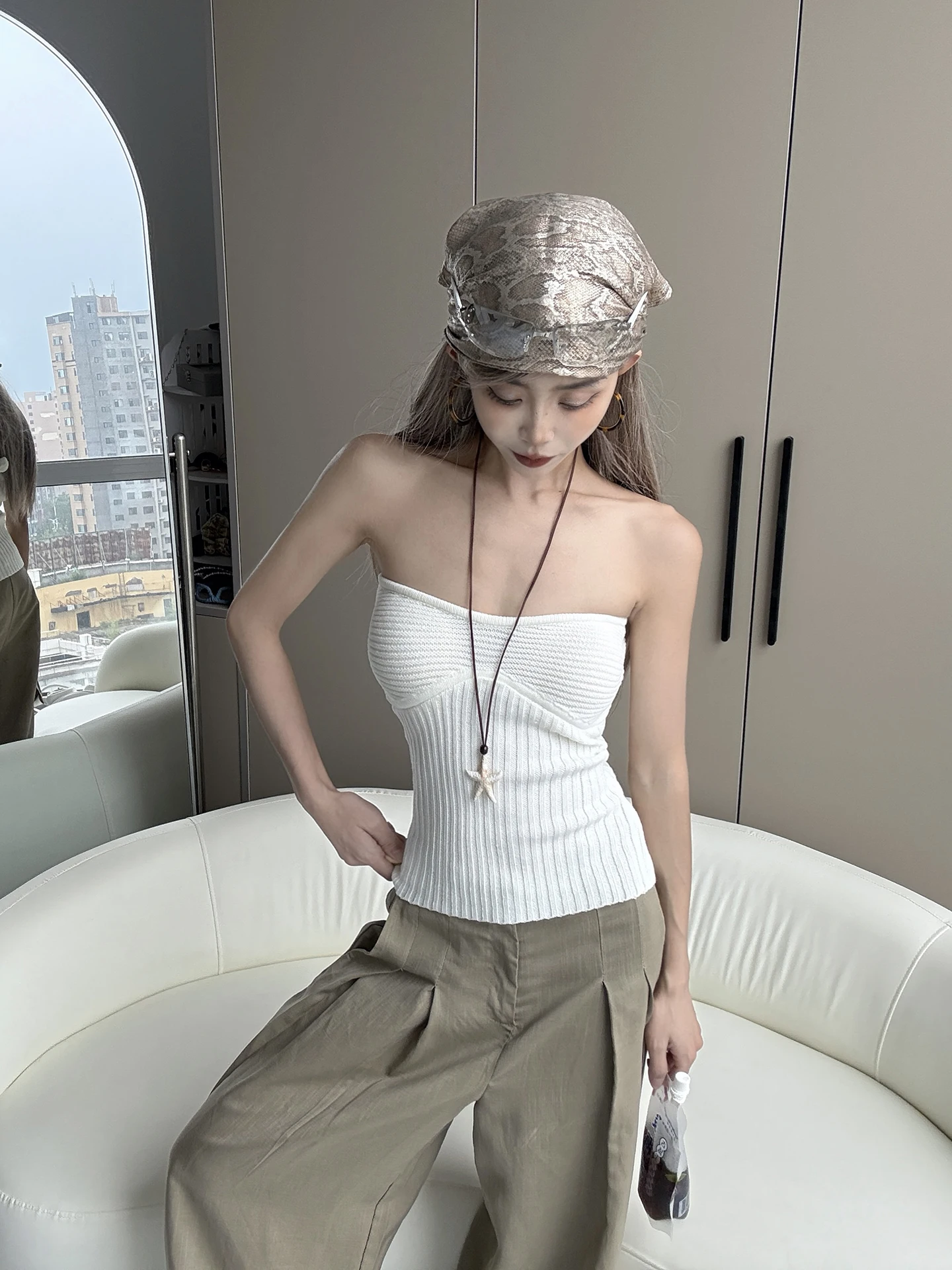 MianCun White Knitted Tube Top Vest Women's Summer New Style Age Reduction Slimming Spicy Girl Top Pure Desire Style
MianCun White Knitted Tube Top Vest Women's Summer New Style Age Reduction Slimming Spicy Girl Top Pure Desire Style