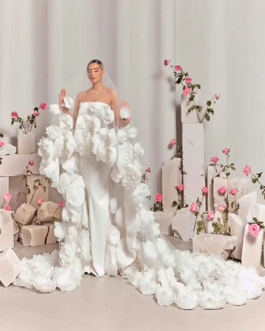 Elegant Court Veil Wedding Veils One Layer Tulle 3D-Appliques Lace Tulle White Ivory Bridal Veil Custom Made Veils V3253
Elegant Court Veil Wedding Veils One Layer Tulle 3D-Appliques Lace Tulle White Ivory Bridal Veil Custom Made Veils V3253