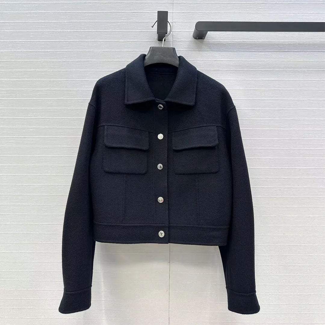 2025 New Winter Wool Cashmere Double-sided Woolen Coat Women Lapel Big Pockets Single Breasted Long Sleeve Vintage Short Jacket
2025 New Winter Wool Cashmere Double-sided Woolen Coat Women Lapel Big Pockets Single Breasted Long Sleeve Vintage Short Jacket