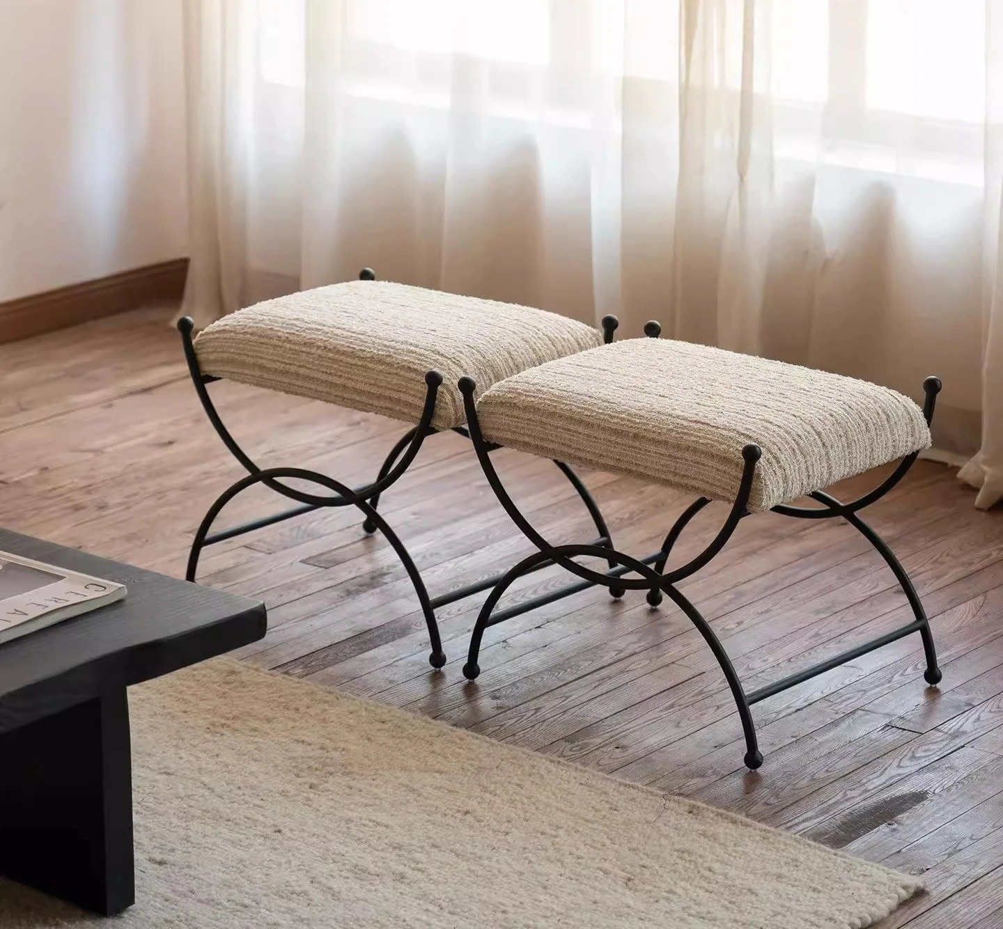 French retro door shoe changing stool metal soft bag foot pedal small sofa stool dressing stool
French retro door shoe changing stool metal soft bag foot pedal small sofa stool dressing stool