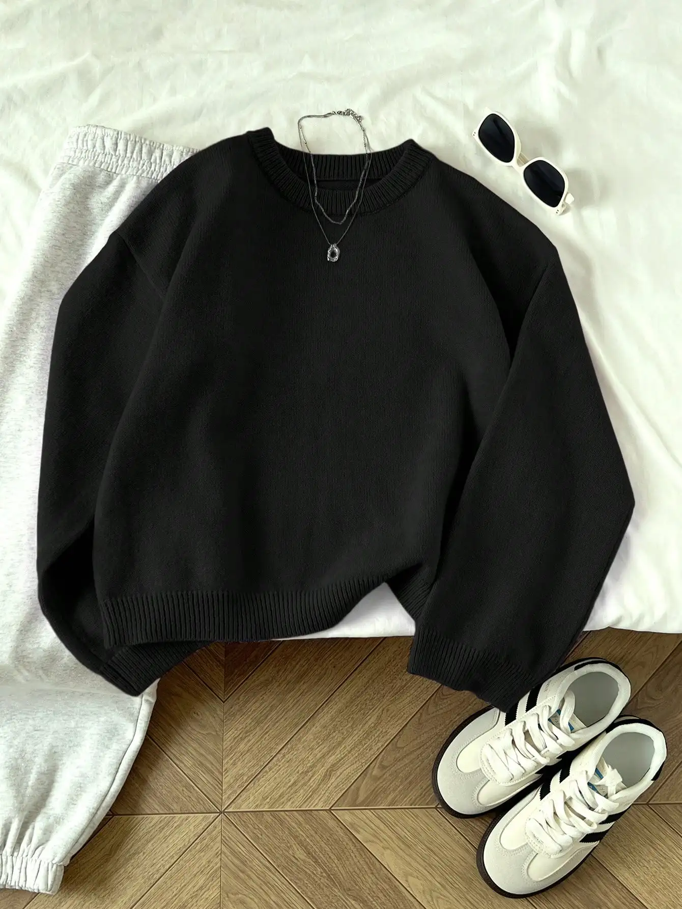 Women's Black Casual Loose Fit Crew Neck Pullover Sweater for Autumn Winter
Women's Black Casual Loose Fit Crew Neck Pullover Sweater for Autumn Winter