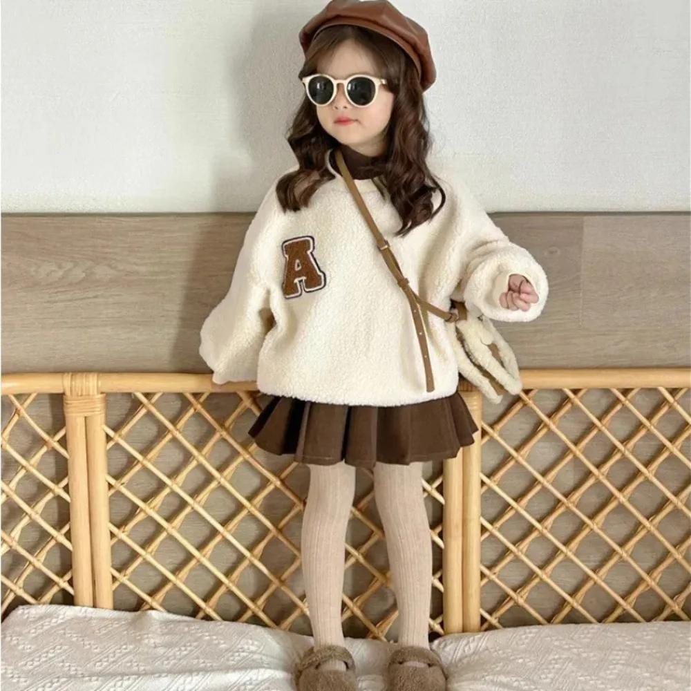 Autumn and Winter Girls' Suit Korean Version Teddy Velvet Letter Printed Top+pleated Skirt Two-piece Set for Kids 3-7 Years Old
Autumn and Winter Girls' Suit Korean Version Teddy Velvet Letter Printed Top+pleated Skirt Two-piece Set for Kids 3-7 Years Old