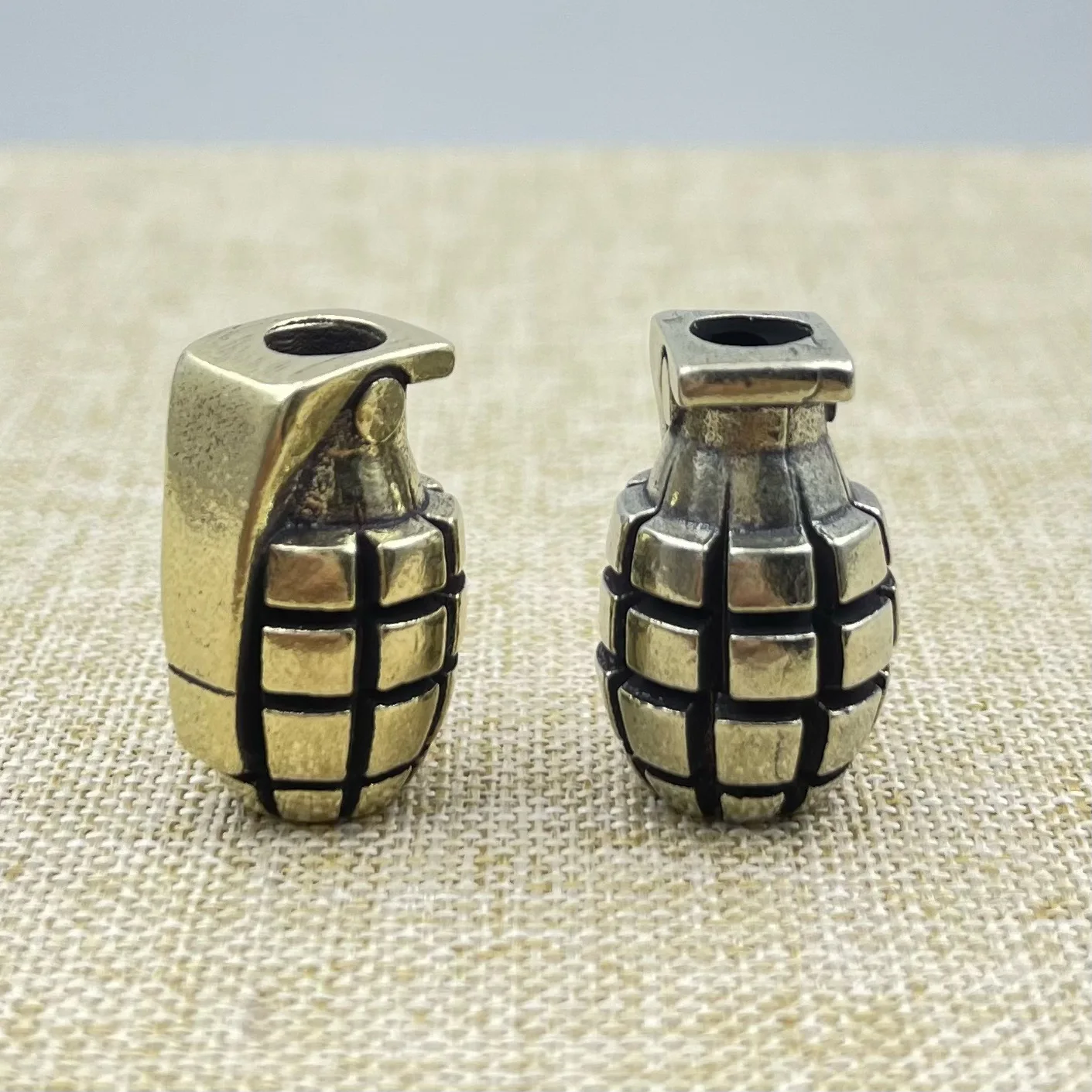 Bronze Vintage Hand Grenade Knife Pendant EDC Umbrella Cord Keychain Handmade Metal Pendant Craft
Bronze Vintage Hand Grenade Knife Pendant EDC Umbrella Cord Keychain Handmade Metal Pendant Craft