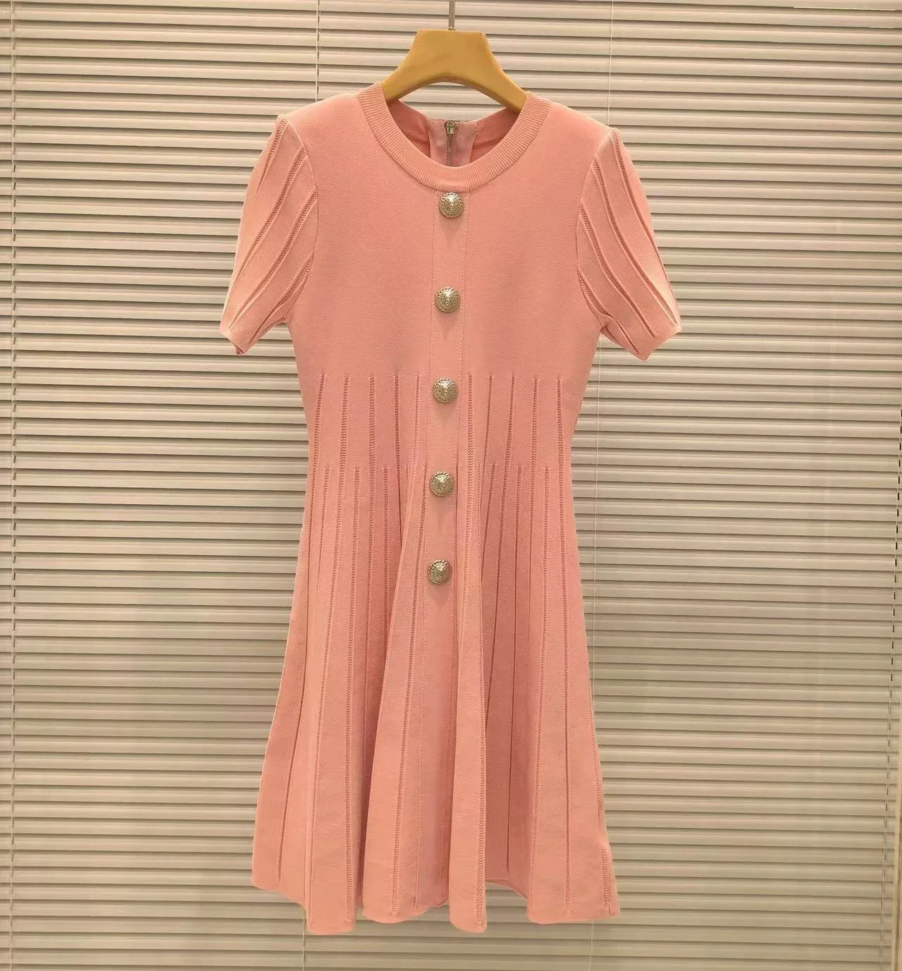 Women's summer round neck short sleeve mini dress slim fit single breasted office ladies elegant short dress
Women's summer round neck short sleeve mini dress slim fit single breasted office ladies elegant short dress