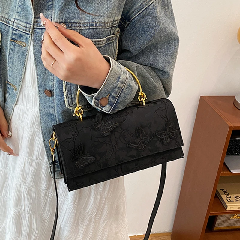 French Elegant Women Metal Handle Shoulder Bag Exquisite Lace Butterfly Design Evening Clutch Solid Fashion Crossbody Handbag
French Elegant Women Metal Handle Shoulder Bag Exquisite Lace Butterfly Design Evening Clutch Solid Fashion Crossbody Handbag
