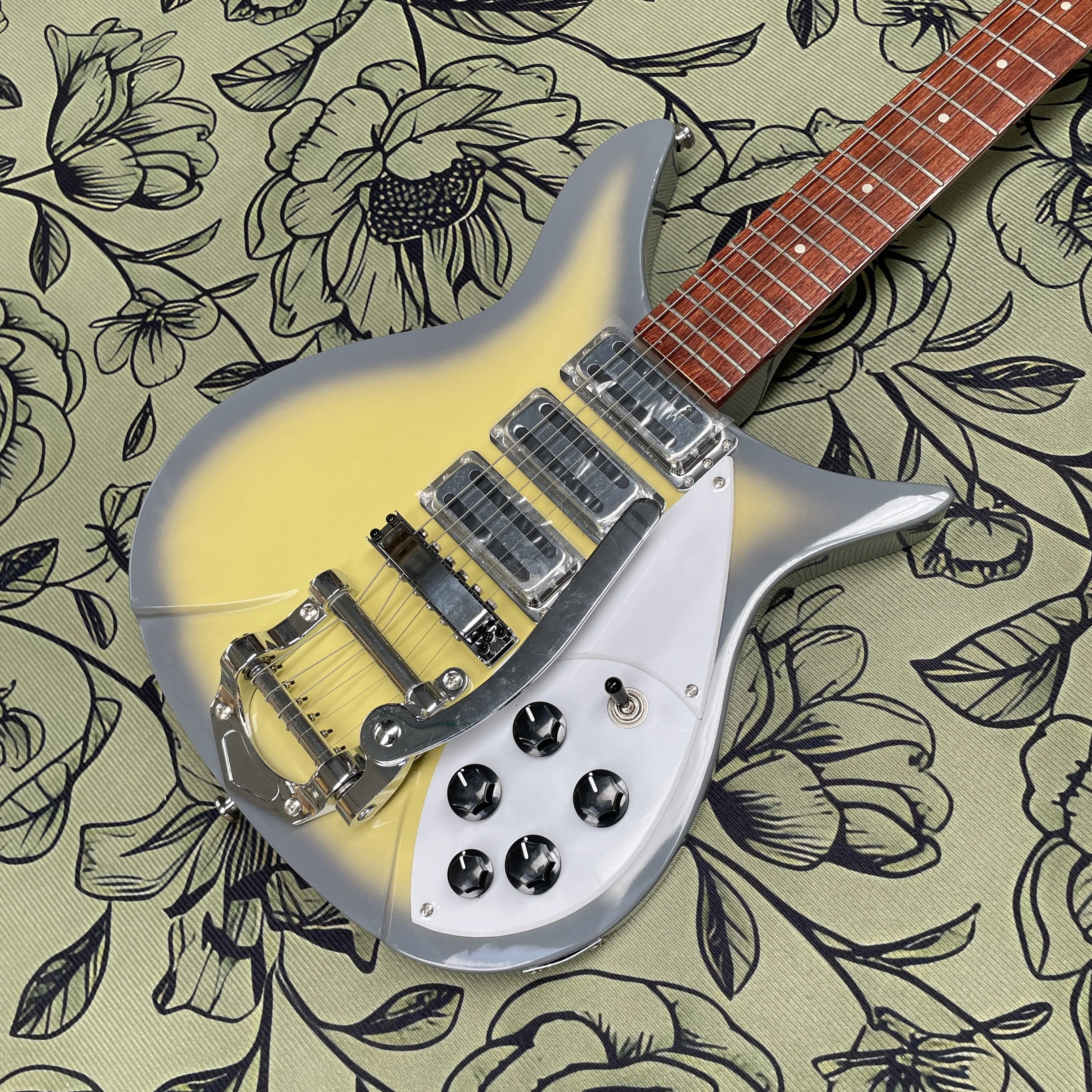 Lightweighting 6-string electric guitar, mahogany body high-output pickup guitars, stage performance electric guitarra
Lightweighting 6-string electric guitar, mahogany body high-output pickup guitars, stage performance electric guitarra