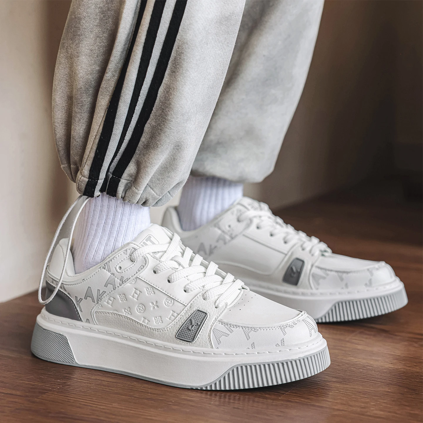 Мужские кроссовки больших размеров 45-50, широкий носок, очень большие, модные туфли в стиле Ins, уличные туфли для скейтбординга, весна 2026 г.
Мужские кроссовки больших размеров 45-50, широкий носок, очень большие, модные туфли в стиле Ins, уличные туфли для скейтбординга, весна 2026 г.