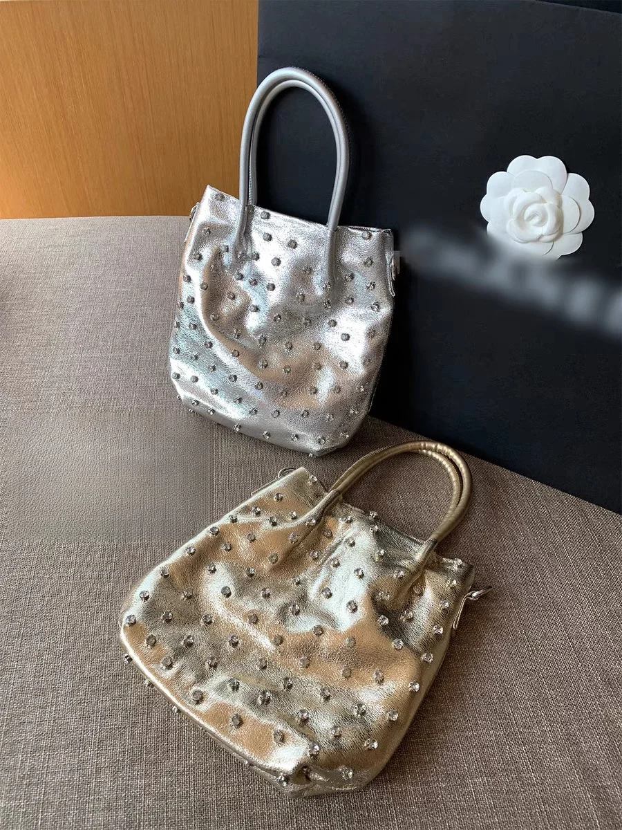 Handmade Diamond Embedded Luxury Summer Women's Handbag Silver Crossbody Bag Elegant British Style Single Shoulder Handle
Handmade Diamond Embedded Luxury Summer Women's Handbag Silver Crossbody Bag Elegant British Style Single Shoulder Handle