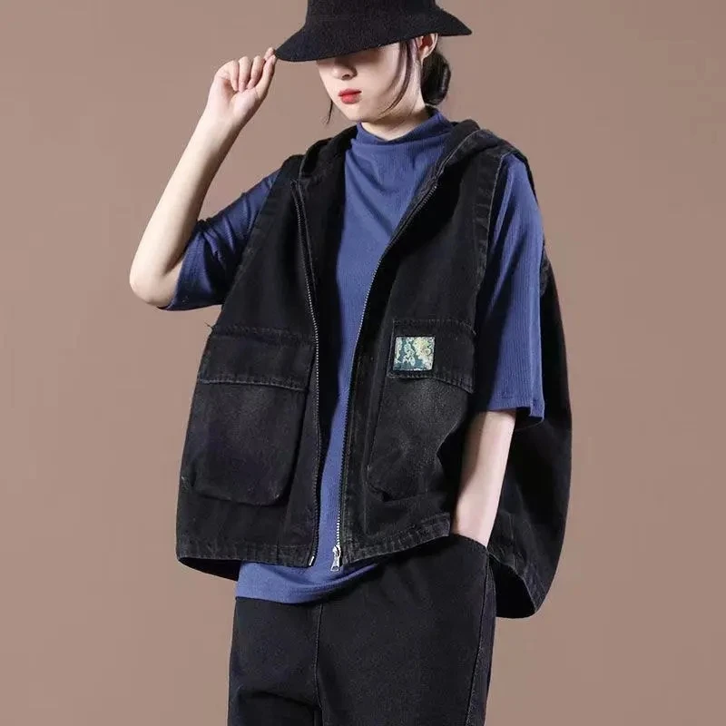 Vintage Women's vest Denim Loose Hooded Jean Waistcoat 2023 Spring New Outerwear Korean Fashion Female Casual Sleeveless Jacket
Vintage Women's vest Denim Loose Hooded Jean Waistcoat 2023 Spring New Outerwear Korean Fashion Female Casual Sleeveless Jacket