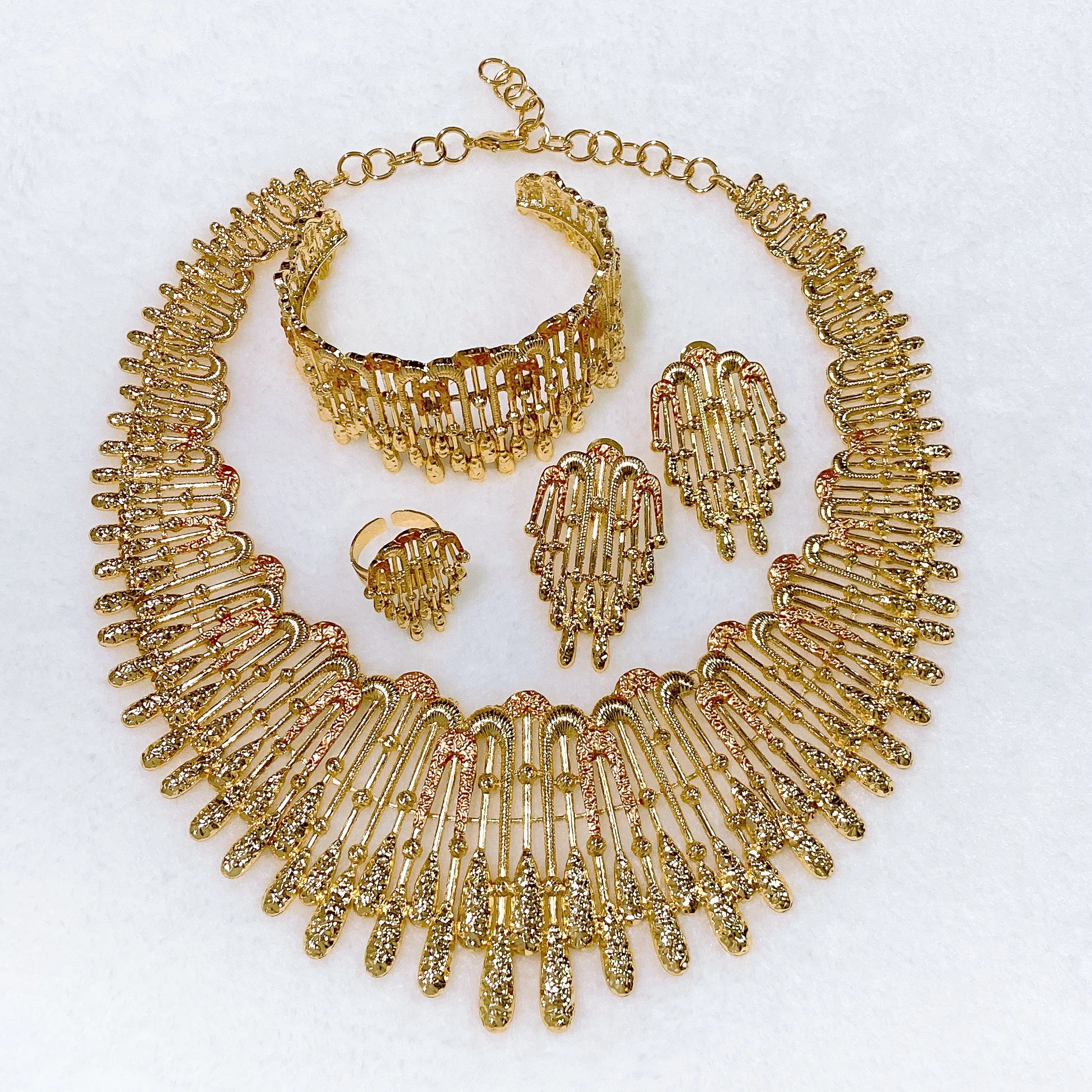 Dubai Gold Flower Jewelry Set Necklace Earrings Ring Bracelet Four-piece Jewelry Women's High Quality Party Wedding Jewelry
Dubai Gold Flower Jewelry Set Necklace Earrings Ring Bracelet Four-piece Jewelry Women's High Quality Party Wedding Jewelry