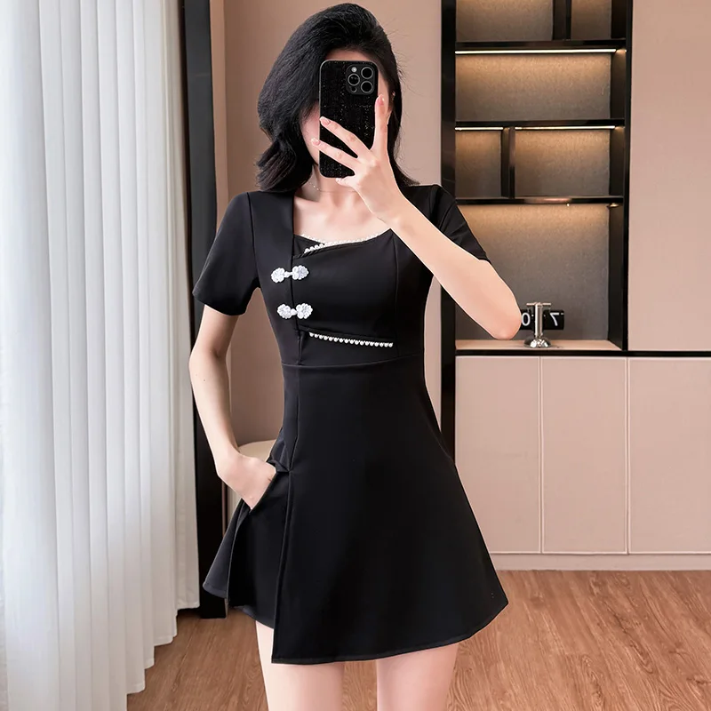 2025 Chinese Style Summer Outfit Black Cheongsam Shorts Set Women's New Qipao Two Piece Slim Dress and Shorts Outfits
2025 Chinese Style Summer Outfit Black Cheongsam Shorts Set Women's New Qipao Two Piece Slim Dress and Shorts Outfits