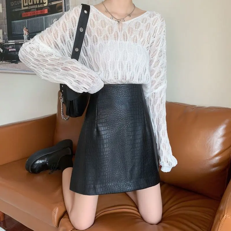 Темпераментная осенняя женская однотонная юбка с высокой талией и узором аллигатора на молнии, корейская мода, тонкая короткая юбка трапециевидной формы из искусственной кожи с запахом на бедрах
Темпераментная осенняя женская однотонная юбка с высокой талией и узором аллигатора на молнии, корейская мода, тонкая короткая юбка трапециевидной формы из искусственной кожи с запахом на бедрах