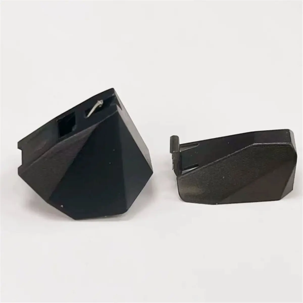 Новый эллиптический стилус 2M для проигрывателей, замена для стилусов серии 2M с защитным колпачком, 2026 год
Новый эллиптический стилус 2M для проигрывателей, замена для стилусов серии 2M с защитным колпачком, 2026 год