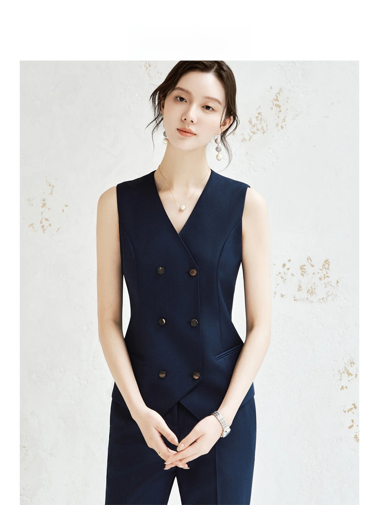 Элитный женский шерстяной жилет OFFIY Весна 2026, британский стиль, для повседневной носки, приталенный, с V-образным вырезом, двубортный, стандартной длины
Элитный женский шерстяной жилет OFFIY Весна 2026, британский стиль, для повседневной носки, приталенный, с V-образным вырезом, двубортный, стандартной длины