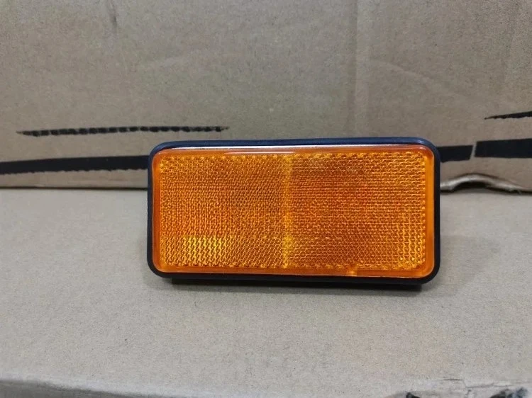 Suitable for Toyota Coaster minibus accessories, side lights, width lights, yellow small side lights, 12V clip fixation
Suitable for Toyota Coaster minibus accessories, side lights, width lights, yellow small side lights, 12V clip fixation