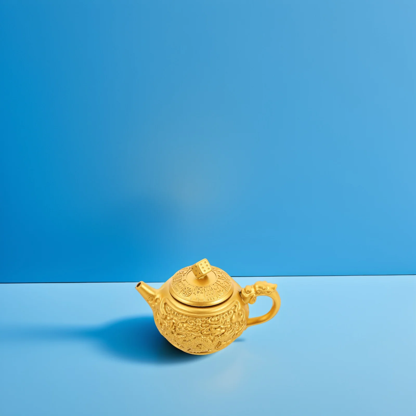 Creative Dragon Phoenix Teapot Miniature Decor Small Spaces Office Desk Accessory Exquisite Craftsmanship Traditional Charm
Creative Dragon Phoenix Teapot Miniature Decor Small Spaces Office Desk Accessory Exquisite Craftsmanship Traditional Charm