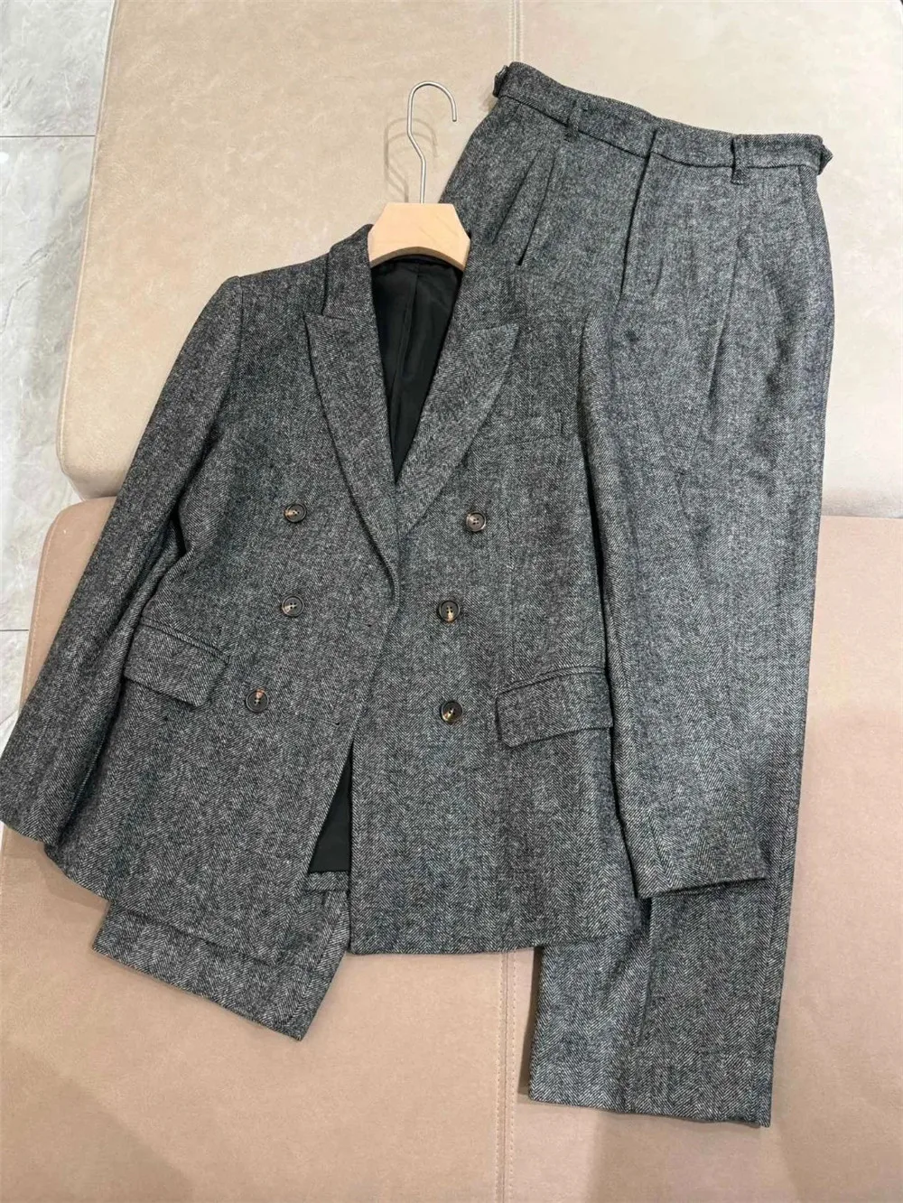 Women's Herringbone Wool Double-breasted Blazer Jacket + High waist Straight Trousers 2-Piece Set Autumn Winter
Women's Herringbone Wool Double-breasted Blazer Jacket + High waist Straight Trousers 2-Piece Set Autumn Winter