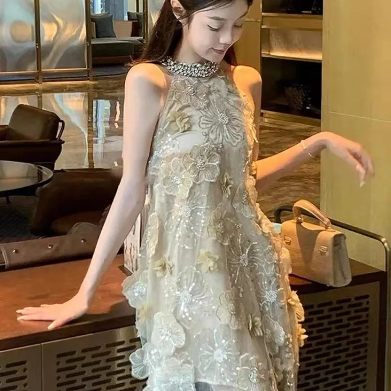 2026 Summer Women's Dress Heavy Industry Diamond Studded Hanging Neck Dress New Three-dimensional Flower Mesh Embroidered Dress
2026 Summer Women's Dress Heavy Industry Diamond Studded Hanging Neck Dress New Three-dimensional Flower Mesh Embroidered Dress