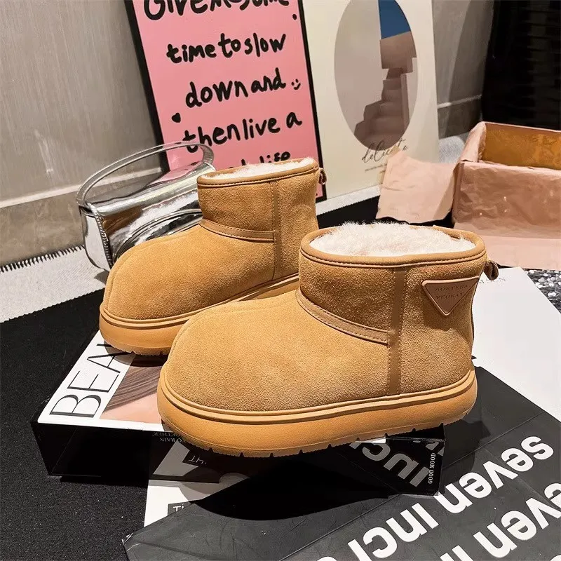 Fleece Lined Woolen Snow Boots Women's Winter New Style Bread Shoe Fur Short Boots Heightening Cotton Shoes Casual Flat Heel
Fleece Lined Woolen Snow Boots Women's Winter New Style Bread Shoe Fur Short Boots Heightening Cotton Shoes Casual Flat Heel