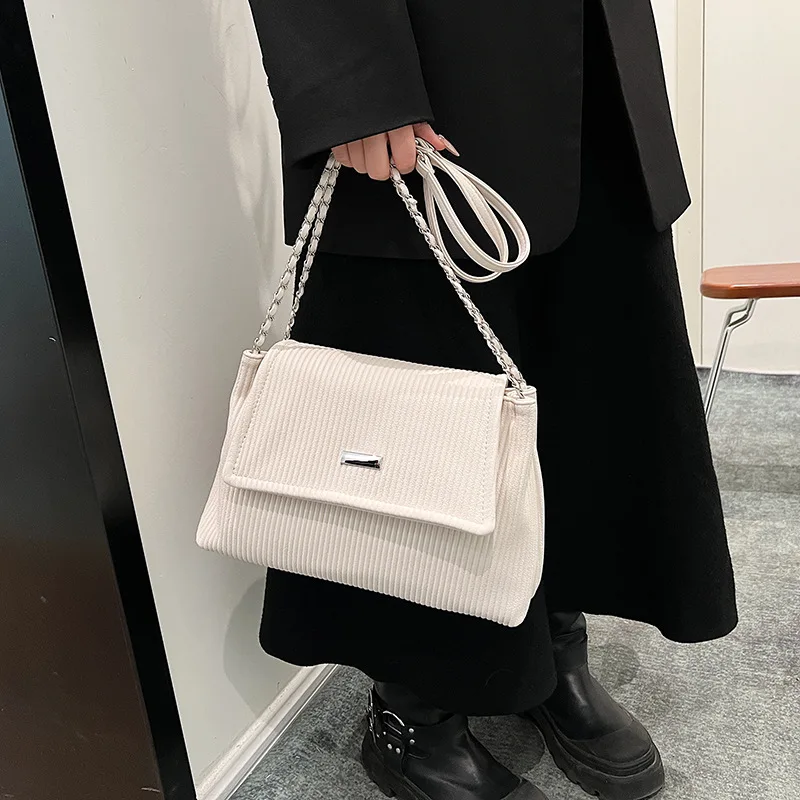 2025 Niche Chain Strap Bag, Lightweight Square Purse for Women, Minimalist Shoulder Tote, Spacious Crossbody Bag Versatile Bag
2025 Niche Chain Strap Bag, Lightweight Square Purse for Women, Minimalist Shoulder Tote, Spacious Crossbody Bag Versatile Bag
