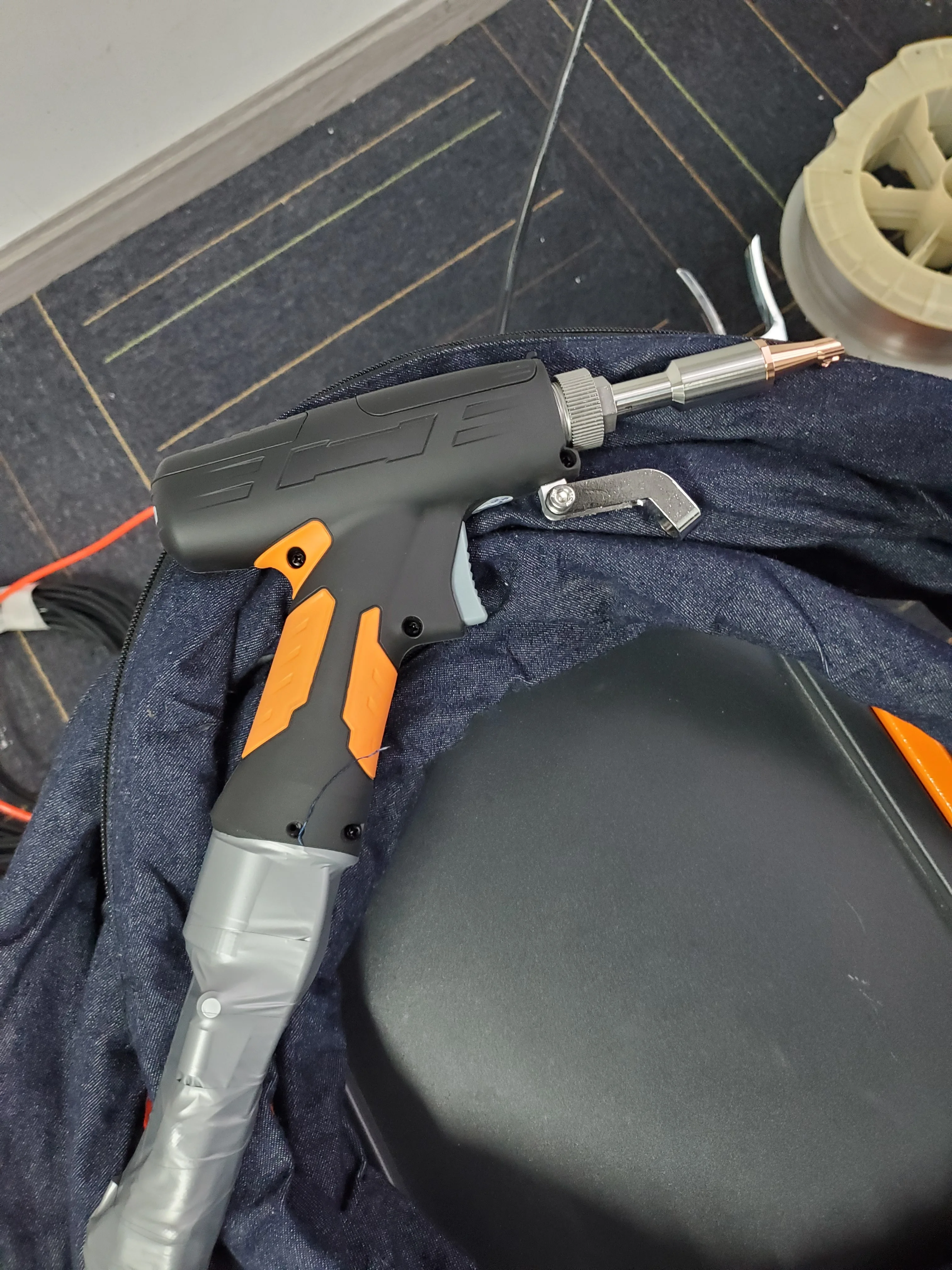 Сварочная ручка из сплава 900–1200 Вт | Прецизионное крепление дверного замка | Ручной лазерный сварочный аппарат с воздушным охлаждением Mini Factory Equipment
Сварочная ручка из сплава 900–1200 Вт | Прецизионное крепление дверного замка | Ручной лазерный сварочный аппарат с воздушным охлаждением Mini Factory Equipment