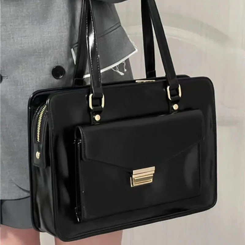 Simple Retro Student Messenger Bag Casual Simple Versatile Briefcase Handbag Large Capacity Black Fashion Women's Shoulder Bags
Simple Retro Student Messenger Bag Casual Simple Versatile Briefcase Handbag Large Capacity Black Fashion Women's Shoulder Bags