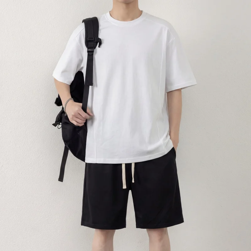 2026 model summer men's casual trend round-neck short-sleeved T-shirt and shorts set
2026 model summer men's casual trend round-neck short-sleeved T-shirt and shorts set