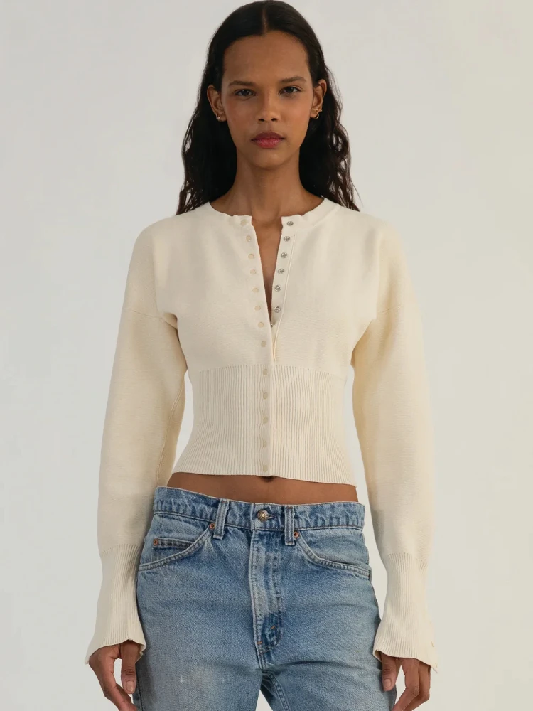 Женский шикарный ретро-свитер, кардиган с круглым вырезом, длинными рукавами, однобортный, с высокой талией, короткая трикотажная рубашка, осенний новый женский модный наряд
Женский шикарный ретро-свитер, кардиган с круглым вырезом, длинными рукавами, однобортный, с высокой талией, короткая трикотажная рубашка, осенний новый женский модный наряд