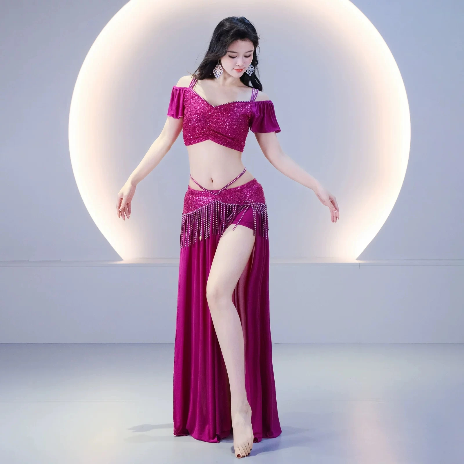 New Arrival Belly Dance Wear Women Summer Short Sleeve Rhinestone Tassel Top Long Skirt 2 Pcs Set Practice Stage Costume
New Arrival Belly Dance Wear Women Summer Short Sleeve Rhinestone Tassel Top Long Skirt 2 Pcs Set Practice Stage Costume