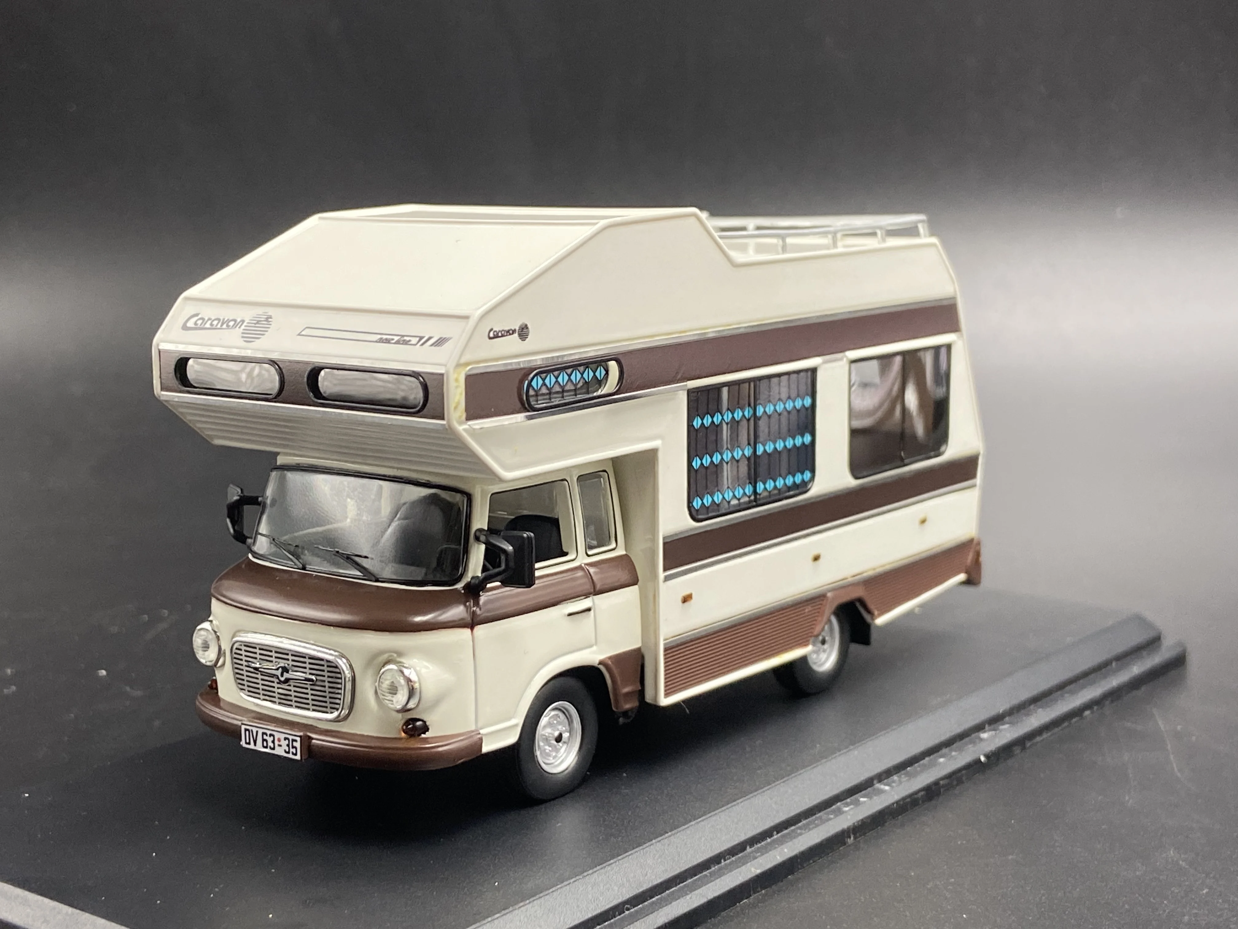 Diecast IST 1:43 Scale BARKAS B1000 WOHNMOBIL 1973 Motorhome East German Alloy Car Model Collectible Toy Gift Souvenir Display
Diecast IST 1:43 Scale BARKAS B1000 WOHNMOBIL 1973 Motorhome East German Alloy Car Model Collectible Toy Gift Souvenir Display