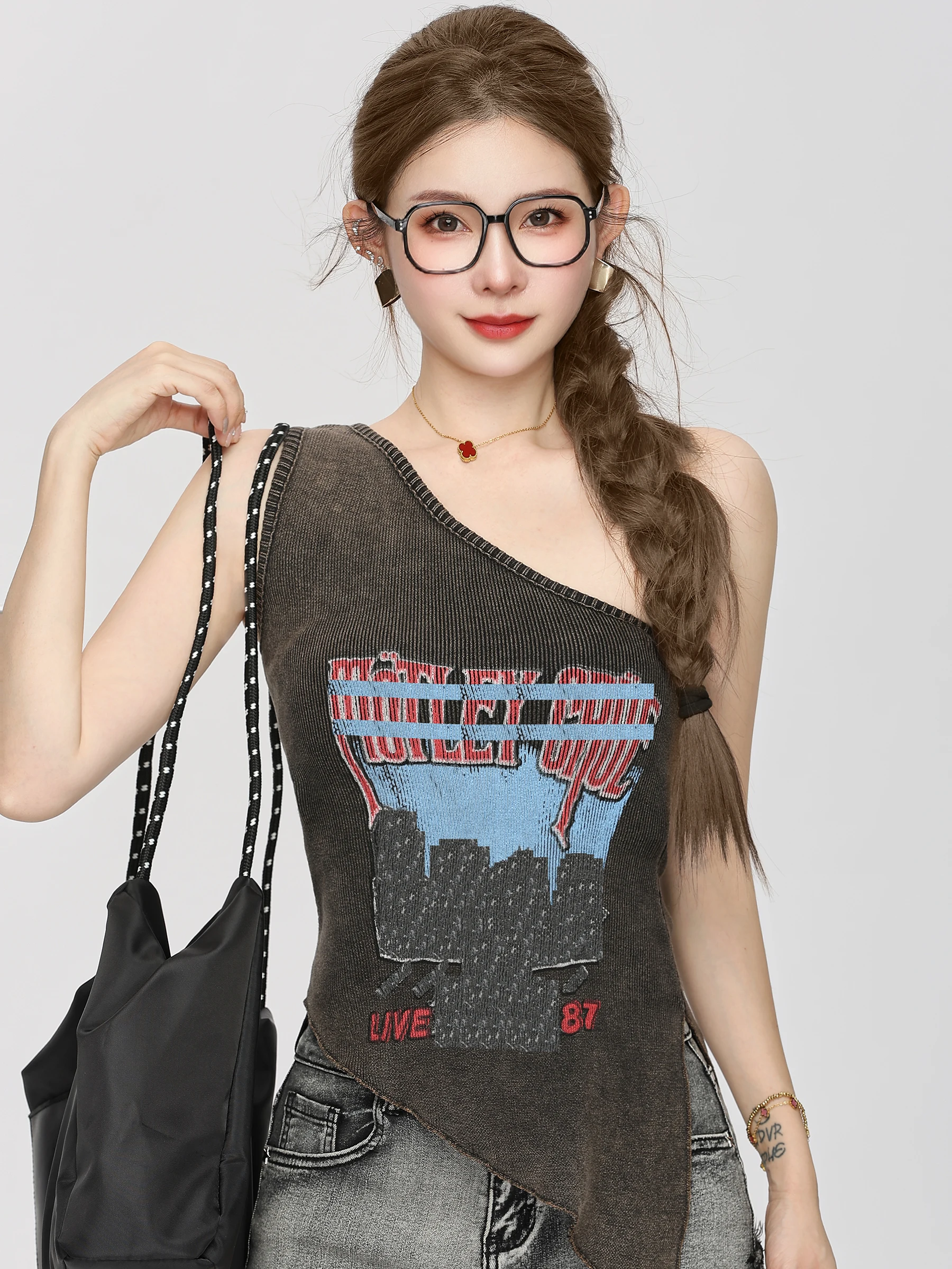 Сексуальный американский ретро-топ с открытыми плечами для женщин, летний, асимметричный, облегающий, для дерзких девушек, размер S, от Small P Clothing Station
Сексуальный американский ретро-топ с открытыми плечами для женщин, летний, асимметричный, облегающий, для дерзких девушек, размер S, от Small P Clothing Station