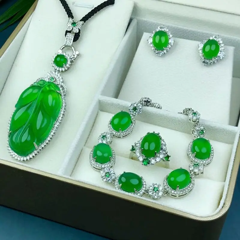 925 : chalcedony bracelet, pendant, ring, and earrings three-piece set
925 : chalcedony bracelet, pendant, ring, and earrings three-piece set