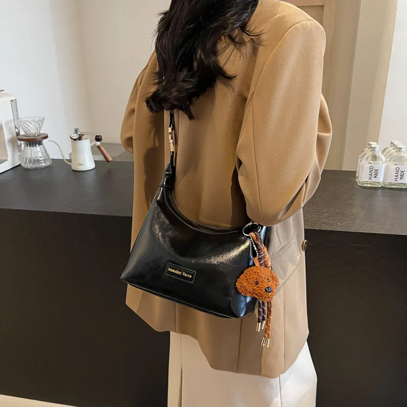 Elegant Retro Shoulder Bag 2025 New for Women, Luxury Soft Leather Crossbody Purse, Fashionable Hobo Bag for All Occasions
Elegant Retro Shoulder Bag 2025 New for Women, Luxury Soft Leather Crossbody Purse, Fashionable Hobo Bag for All Occasions