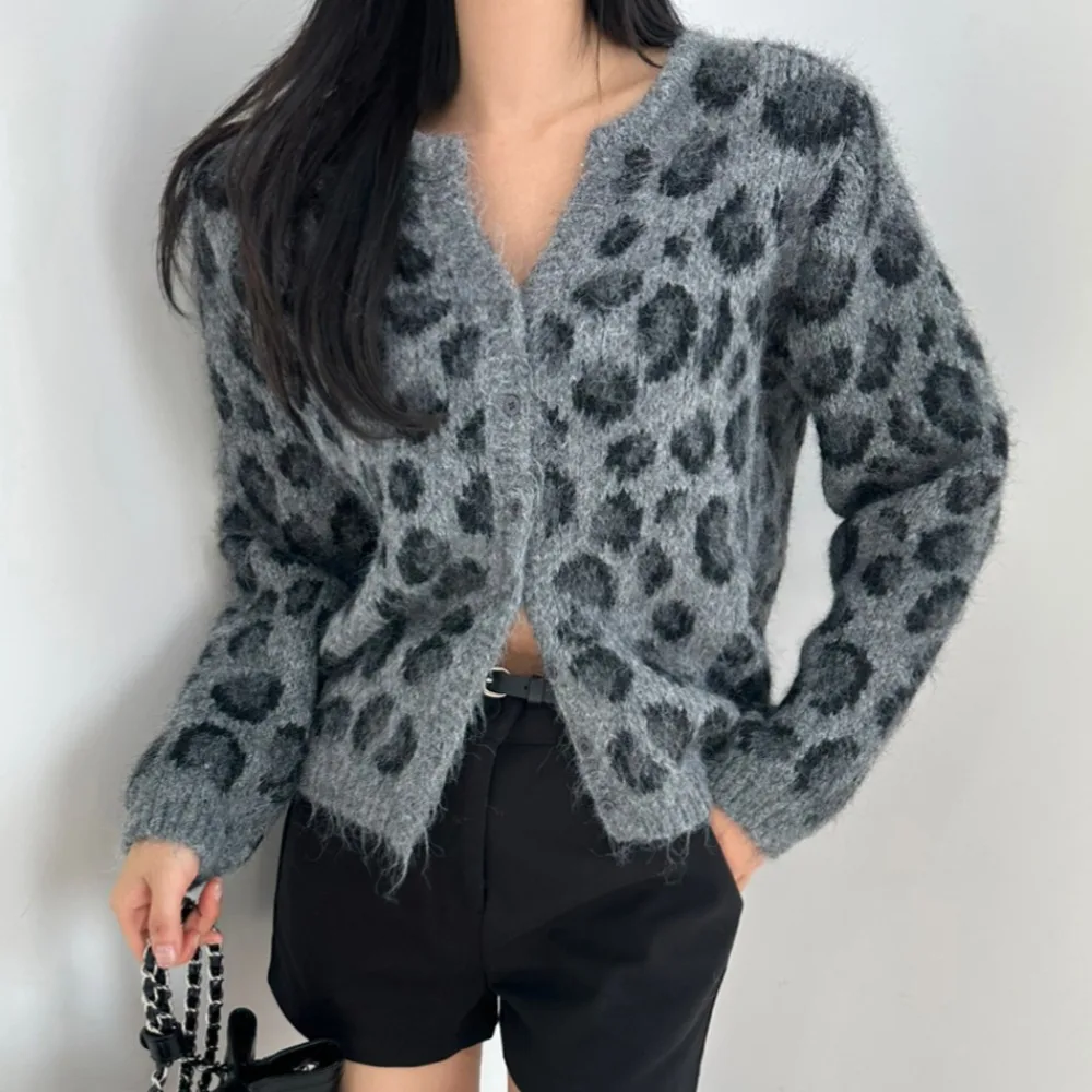 Женский свободный вязаный свитер Thiened с леопардовым принтом, теплый кардиган, длинный свеч, осенне-зимний модный повседневный топ
Женский свободный вязаный свитер Thiened с леопардовым принтом, теплый кардиган, длинный свеч, осенне-зимний модный повседневный топ