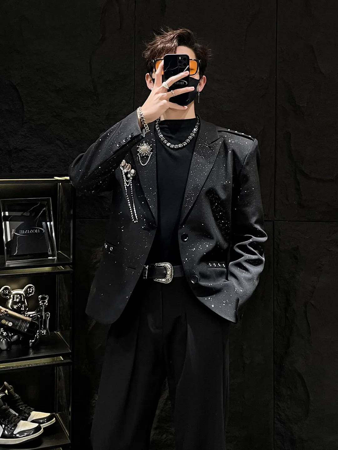 Модный мужской пиджак с декоративной цепочкой-брошью на лацкане, повседневный, с длинными рукавами, черный, весенний сезон, модный аксессуар
Модный мужской пиджак с декоративной цепочкой-брошью на лацкане, повседневный, с длинными рукавами, черный, весенний сезон, модный аксессуар