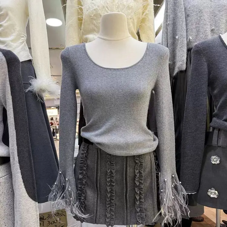 Autumn Winter Slim Fit Round Neck Feather Nail Bead Flare Sleeve Design Slimming and Versatile Knitted Base Sweater for Women
Autumn Winter Slim Fit Round Neck Feather Nail Bead Flare Sleeve Design Slimming and Versatile Knitted Base Sweater for Women