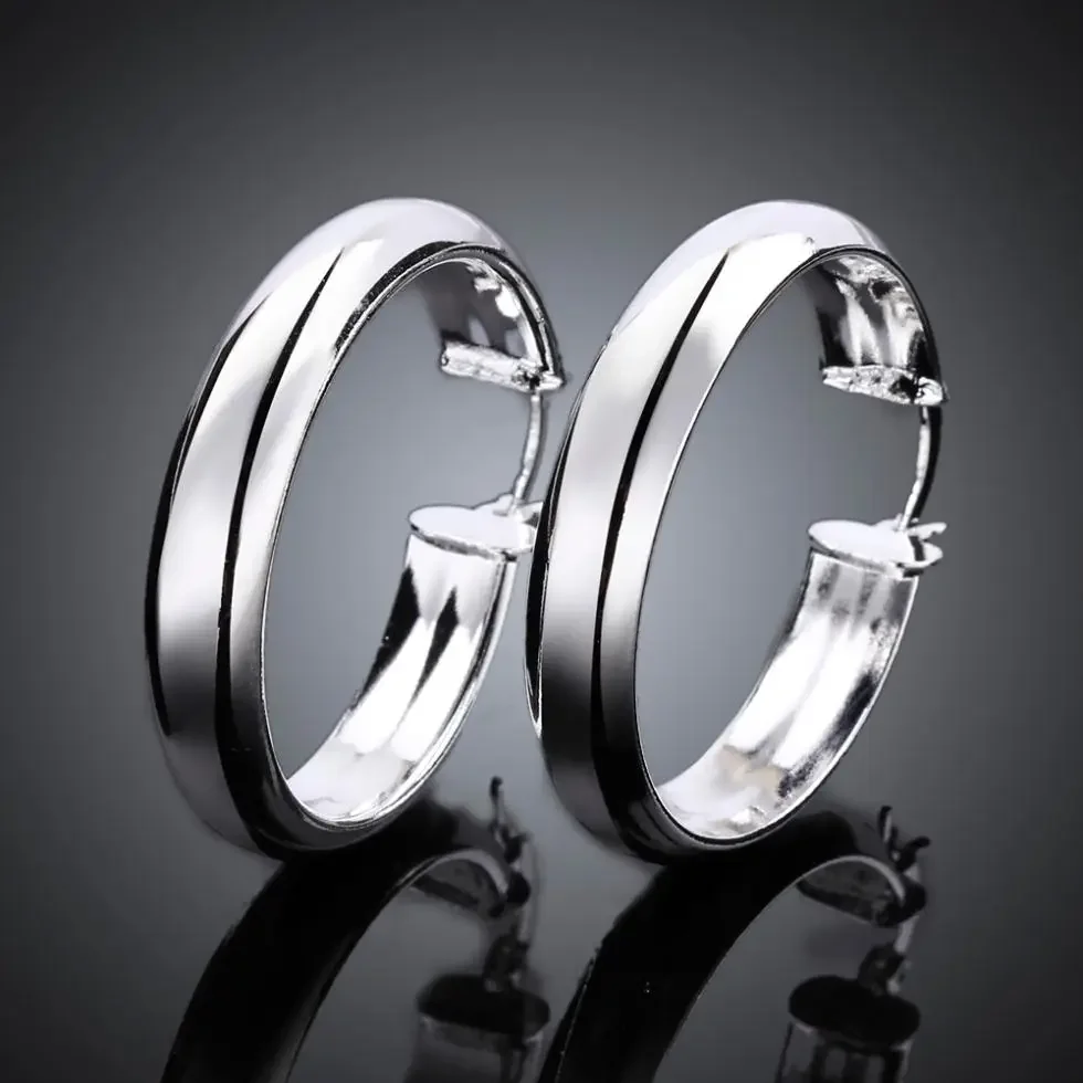 wholesale Charm fashion hook women lady wedding circle silver color earrings high quality jewelery cute nice Christmas
wholesale Charm fashion hook women lady wedding circle silver color earrings high quality jewelery cute nice Christmas