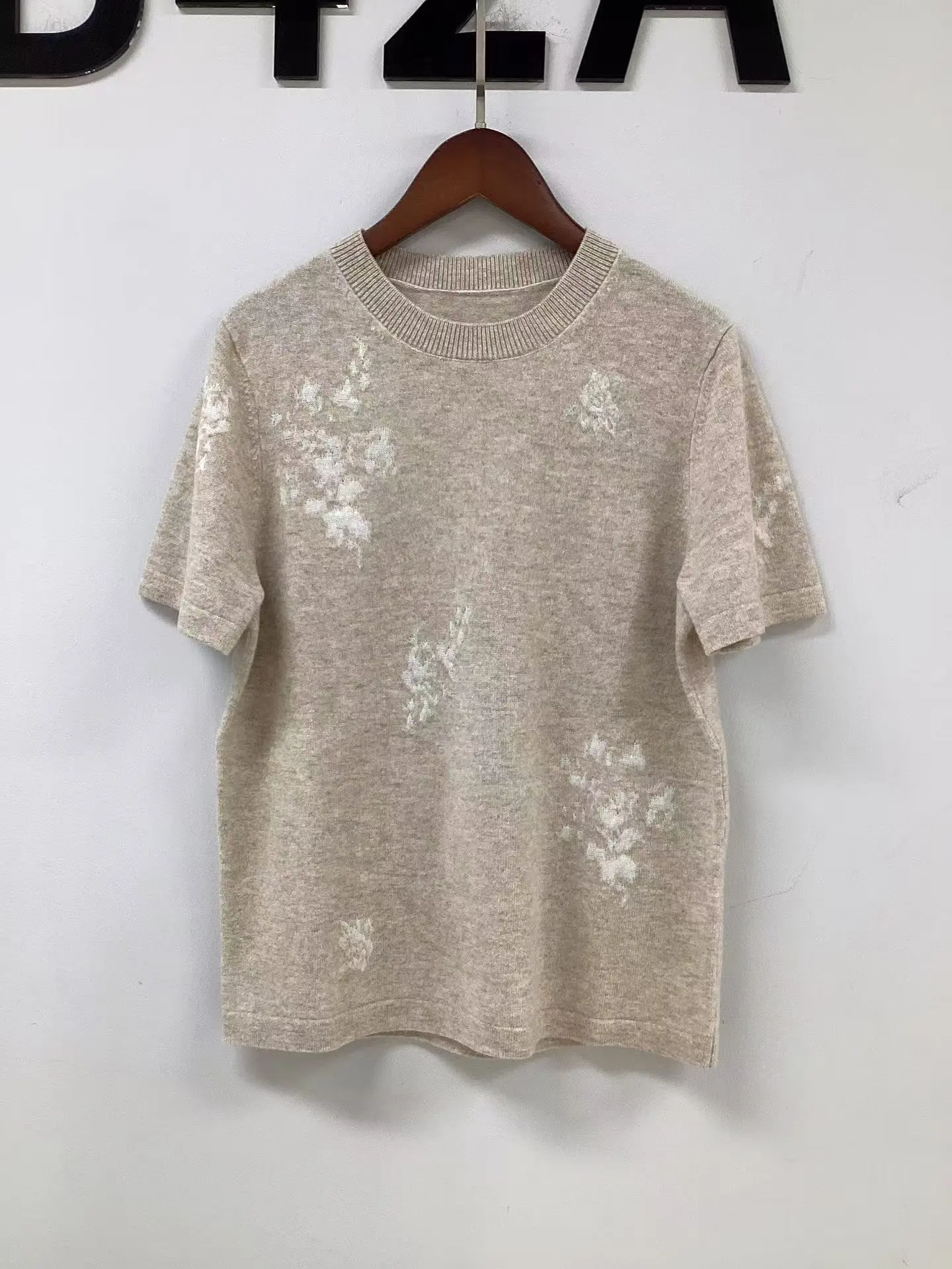 2024 new round neck pullover printed temperament commuting short sleeved sweater
2024 new round neck pullover printed temperament commuting short sleeved sweater