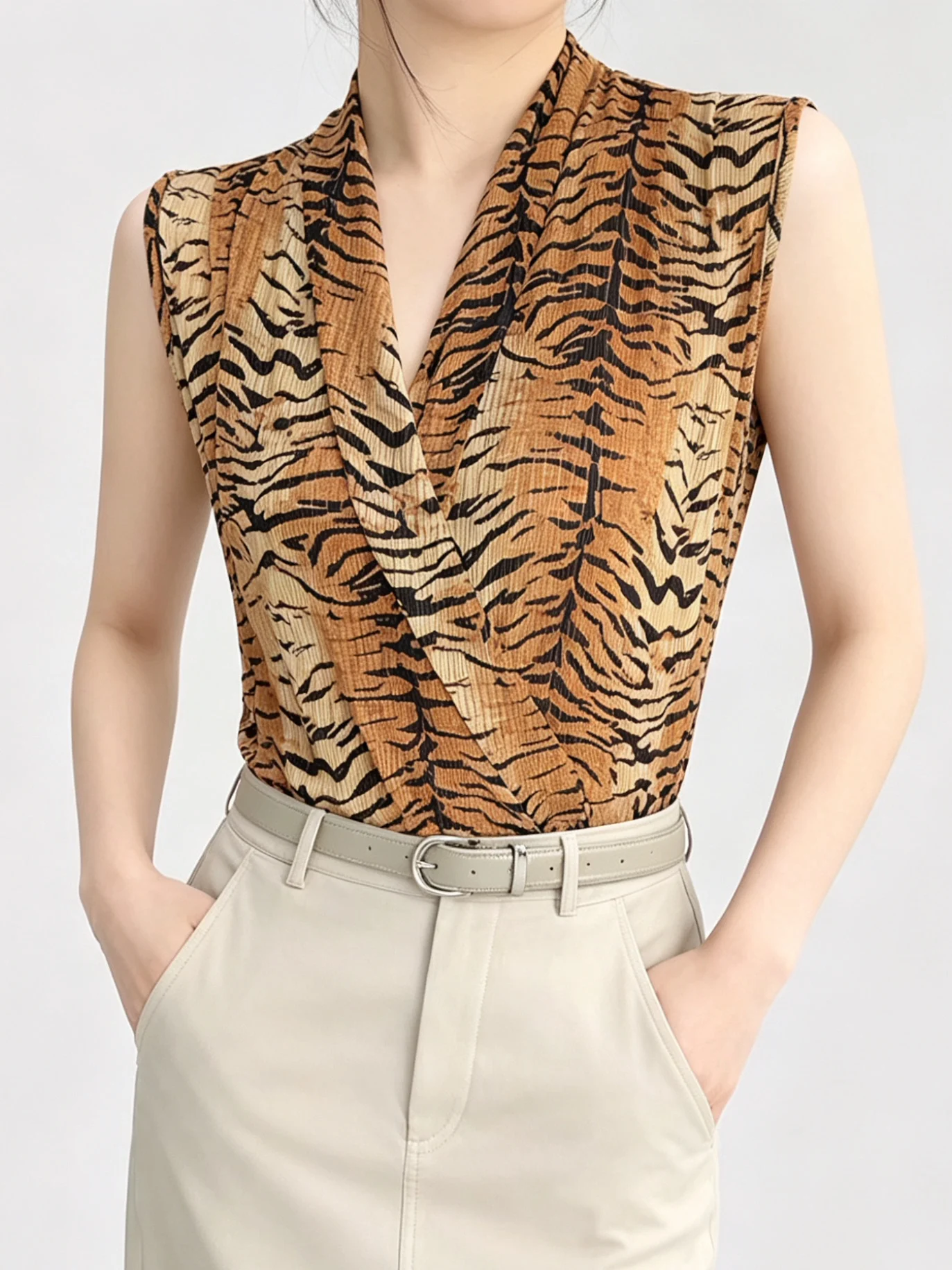 Slimming Effect Leopard Print Sleeveless Fitted Base Shirt Design Summer 2026 Women's Korean Style V-neck Chiffon Top
Slimming Effect Leopard Print Sleeveless Fitted Base Shirt Design Summer 2026 Women's Korean Style V-neck Chiffon Top