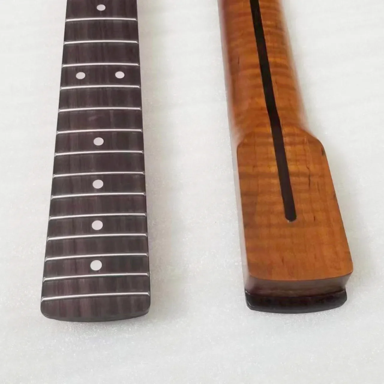 2025 22 Frets Roasted Flame Maple Rosewood Fingerboard ST Neck Stainless Steel Frets Guitar Neck
2025 22 Frets Roasted Flame Maple Rosewood Fingerboard ST Neck Stainless Steel Frets Guitar Neck
