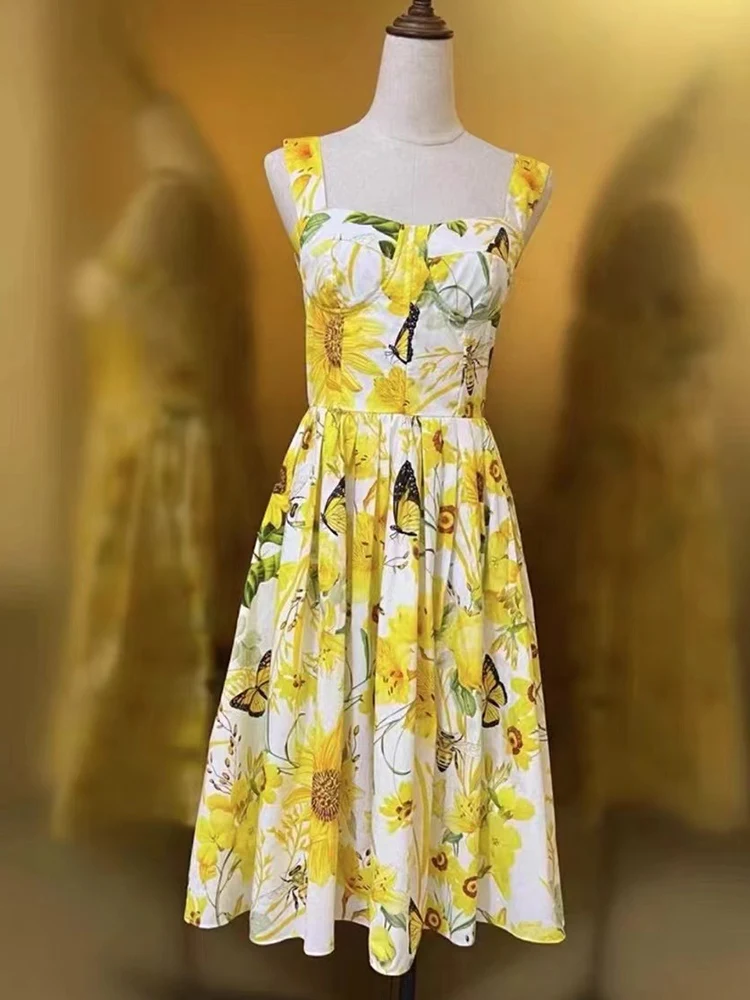 Summer new temperament holiday style floral animal print dress with suspenders high waist and slim cotton fashion retro dress.
Summer new temperament holiday style floral animal print dress with suspenders high waist and slim cotton fashion retro dress.